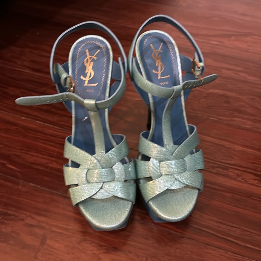 YSL Tribute Sandals in Patent Leather - great condition